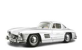 Mercedes Benz  - 1954 silver - 1:24 - Bburago - 22023s - bura22023s | The Diecast Company