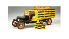 Ford  - 1928 yellow/black - 1:24 - Motor City Classics - mocity1-24-1928 | The Diecast Company