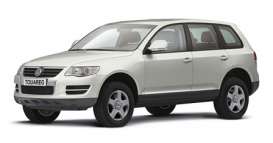 Volkswagen  - 2010 silver leaf metallic - 1:18 - Kyosho - 8822sl - kyo8822sl | The Diecast Company