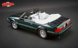 Ford  - 1990 7 up green - 1:18 - GMP - gmp18815 | The Diecast Company