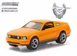 Ford  - Mustang  2009 grabber orange - 1:64 - GreenLight - 27850B - gl27850B | The Diecast Company