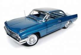 Pontiac  - 1961 blue - 1:18 - Auto World - AMM1080 | The Diecast Company