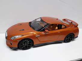 Nissan  - 2017 orange - 1:18 - Triple9 Collection - 1800198 - T9-1800198 | The Diecast Company
