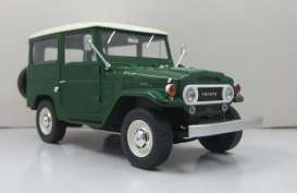Toyota  - Landcruiser 1967 green/white - 1:18 - Triple9 Collection - 1800150 - T9-1800150 | The Diecast Company