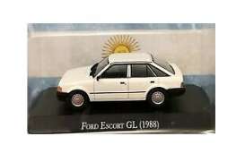 Ford  - Escort 1988 white - 1:43 - Magazine Models - ARG53 - magARG53 | The Diecast Company