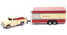Chevrolet  - Cameo with Enclosed Car Traile 1955 ivory - 1:64 - Johnny Lightning - SP200B - JLSP200B | The Diecast Company