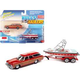 Chevrolet  - Caprice Wagon with Mastercraft 1973 red/white - 1:64 - Johnny Lightning - SP204B - JLSP204B | The Diecast Company