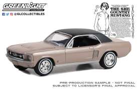 Ford  - Mustang 1967 autumn smoke - 1:64 - GreenLight - 30426 - gl30426 | The Diecast Company