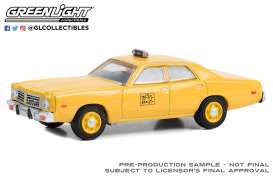 Dodge  - Coronet 1975 yellow - 1:64 - GreenLight - 30431 - gl30431 | The Diecast Company