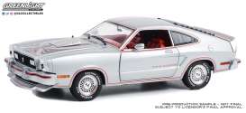 Ford  - Mustang 1978 silver/red - 1:18 - GreenLight - 13670 - gl13670 | The Diecast Company