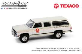 Chevrolet  - Suburban 1990 white/red - 1:64 - GreenLight - 41165E - gl41165E | The Diecast Company