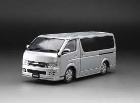 Toyota  - Hiace H2000 SuperGL silver - 1:24 - SunStar - 51012 - sun51012 | The Diecast Company