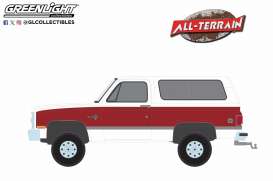 Chevrolet  - K5 Blazer Silverado 1984 white/red - 1:64 - GreenLight - 35290E - gl35290E | The Diecast Company