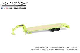 Trailer  - Gooseneck green/red/white - 1:64 - GreenLight - 30521 - gl30521 | The Diecast Company