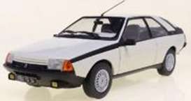 Renault  - Fuego Turbo 1985 white - 1:18 - Solido - 1806405 - soli1806405 | The Diecast Company