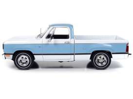 Dodge  - Adventurer 1977 blue/white - 1:18 - Auto World - AMM1303 - AMM1303 | The Diecast Company