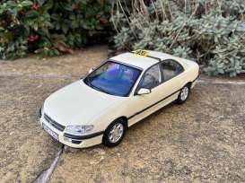 Opel  - Omega B 1996 ivory - 1:18 - Triple9 Collection - 1800434 - T9-1800434 | The Diecast Company