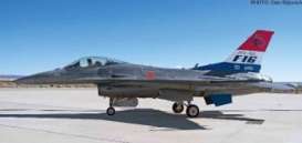 Planes  - F-16CM Fighting Falcon  - 1:48 - Hasegawa - 07535 - has07535 | The Diecast Company
