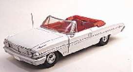 Ford  - 1963 white - 1:18 - SunStar - 1422 - sun1422 | The Diecast Company
