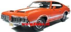 Oldsmobile  - 1970 orange w/white stripes - 1:18 - Exact Detail - ed306w | The Diecast Company