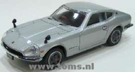 Nissan  - 1975 silver - 1:43 - Ebbro - ebb43455 | The Diecast Company