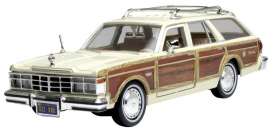 Chrysler  - 1979 beige/woody - 1:24 - Motor Max - 73331be - mmax73331be | The Diecast Company