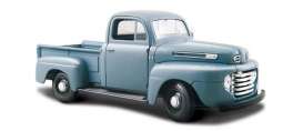 Ford  - 1948 grey/blue - 1:24 - Maisto - 31935gb - mai31935gb | The Diecast Company