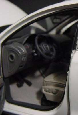 Audi  - 2006 white - 1:18 - Kyosho - 9221W - kyo9221W | The Diecast Company