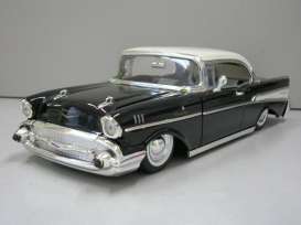 Chevrolet  - 1957 black/white - 1:24 - Jada Toys - 90428bk - jada90428bk | The Diecast Company