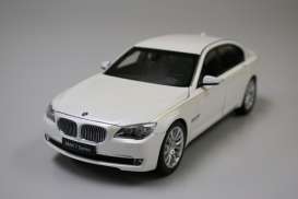 BMW  - 2010 brillant white - 1:18 - Kyosho - 8783BRW - kyo8783BRW | The Diecast Company