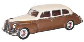 Zis  - 1948 brown/white - 1:43 - Ixo Ist Collection - ixist093 | The Diecast Company