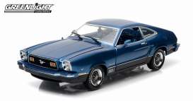 Ford  - 1977 blue/black - 1:18 - GreenLight - 12868 - gl12868 | The Diecast Company