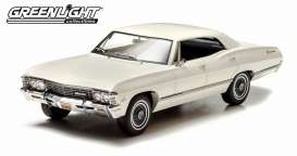 Chevrolet  - 1967 white - 1:18 - GreenLight - 19002 - gl19002 | The Diecast Company