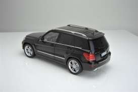 Mercedes Benz  - 2013 black - 1:18 - GTA - gta11008bk | The Diecast Company