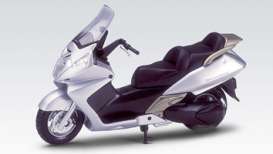 Honda  - silver - 1:18 - Welly - 12165 - welly12165 | The Diecast Company