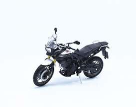 Triumph  - white - 1:18 - Welly - 12835 - welly12835 | The Diecast Company