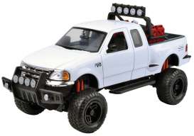 Ford  - 2001 white - 1:24 - Motor Max - 79132 - mmax79132 | The Diecast Company