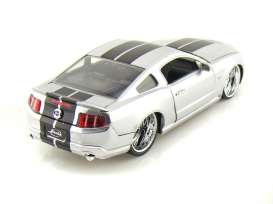 Ford  - 2010 silver/black - 1:24 - Jada Toys - 92205sbk - jada92205sbk | The Diecast Company