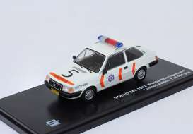 Volvo  - 1982 white/orange - 1:43 - Triple9 Collection - 43058 - T9-43058 | The Diecast Company