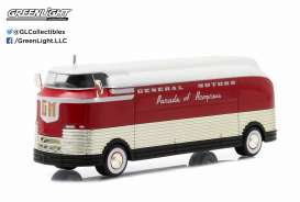 GM  - Futurliner 1940 red/white/silver - 1:64 - GreenLight - 29832 - gl29832 | The Diecast Company