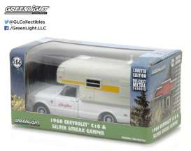 Chevrolet  - 1968 white/silver - 1:64 - GreenLight - 29865 - gl29865 | The Diecast Company
