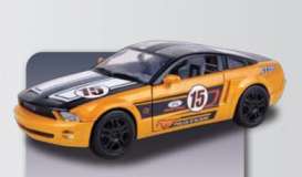 Ford Mustang - 2005 yellow/black - 1:24 - Motor Max - 73777 - mmax73777 | The Diecast Company