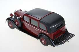 Mercedes Benz  - 1936 burgundy - 1:18 - Triple9 Resin series - T9R1800102 - T9R1800102 | The Diecast Company