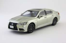 Lexus  - titanium - 1:43 - Kyosho - 3659st - kyo3659t | The Diecast Company