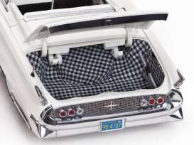 Lincoln  - Mark III Convertible *JFK* 1958 white - 1:18 - SunStar - 4707 - sun4707 | The Diecast Company