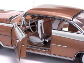 Oldsmobile  - 1959 brons mist/ polaris white - 1:18 - SunStar - 5244 - sun5244 | The Diecast Company