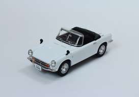 Honda  - 1966 white - 1:18 - Triple9 Collection - 1800192 - T9-1800192 | The Diecast Company