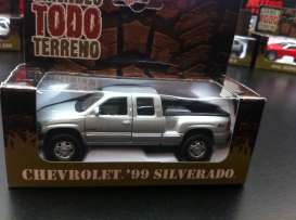Chevrolet  - 1999 silver - 1:36 - Magazine Models - GTTsilverado - magGTTsilverado | The Diecast Company