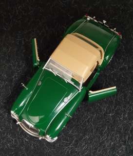 MG  - 1959 green - 1:18 - Triple9 Collection - 1800165 - T9-1800165 | The Diecast Company