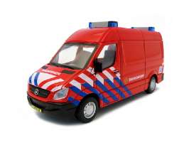 Mercedes Benz  - red - 1:50 - Bburago - 32006B - bura32006B | The Diecast Company